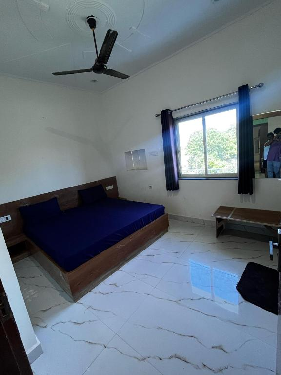 Ladlee Palace Guest House,,2 star