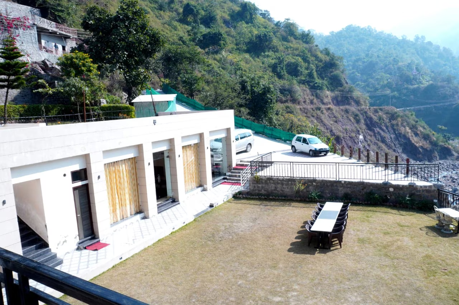 Royal Suites Chakki Morh,,2 star