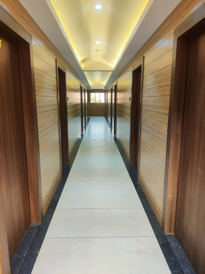 Hotels Grand Inn,Dighe,3 star