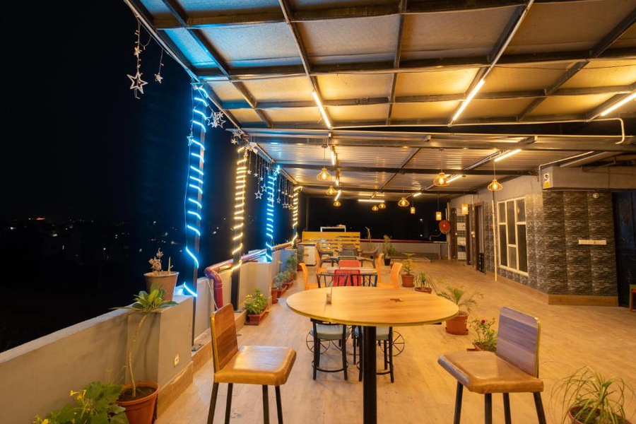 Majestic Hotel And Restro,,3 star
