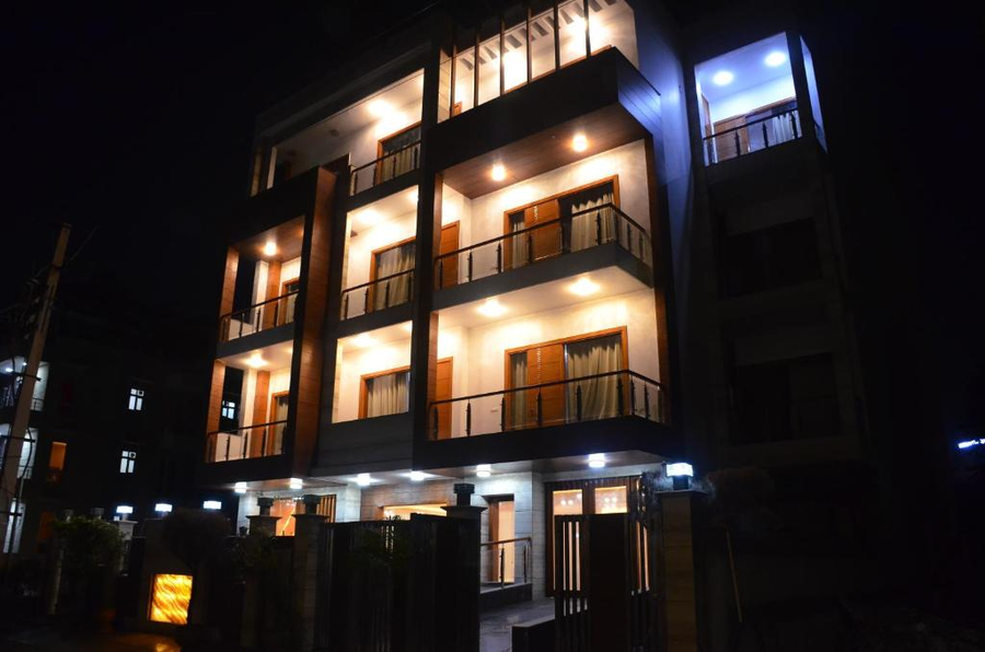 Hotel Platinum Palace Near Medanta Hospital Sector 38,Sector 38,3 star