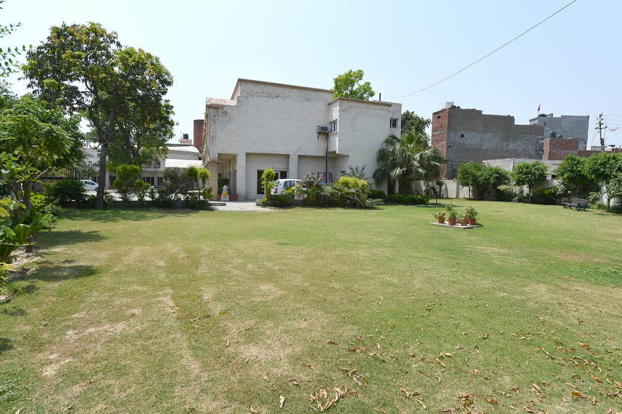Blue Jay Tourist Resort,,2 star