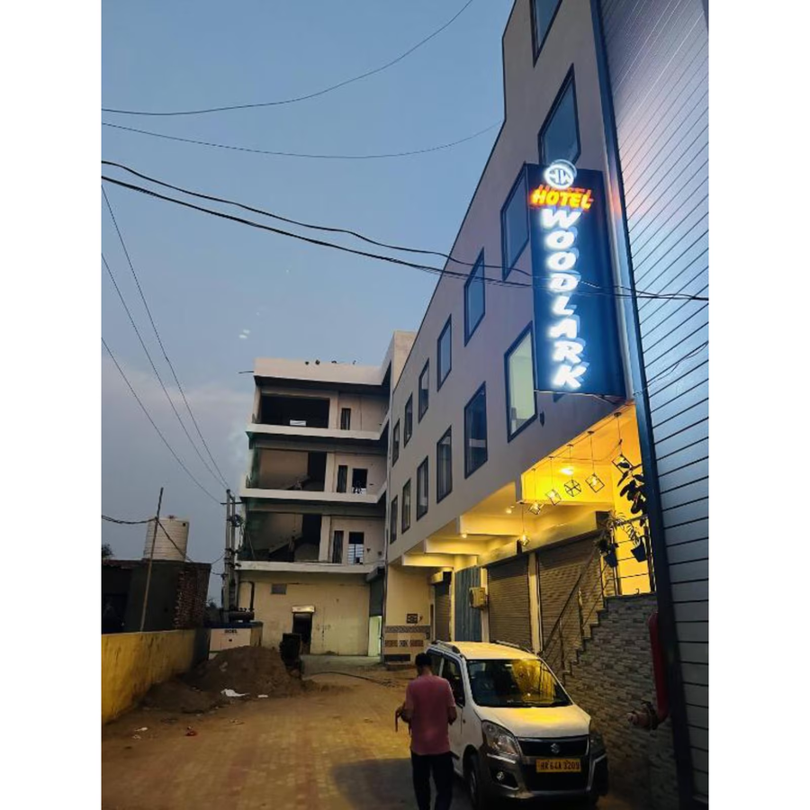hotel woodlark