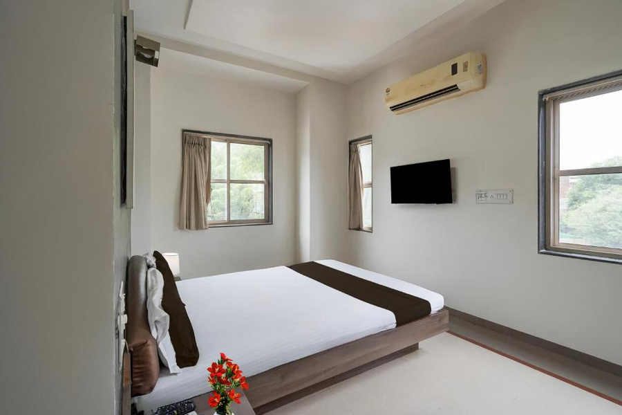 Super Collection O Sachivalaya Metro Station Gandhinagar Formerly Hotel Ghunghat Inn,Gandhinagar|India,3 star