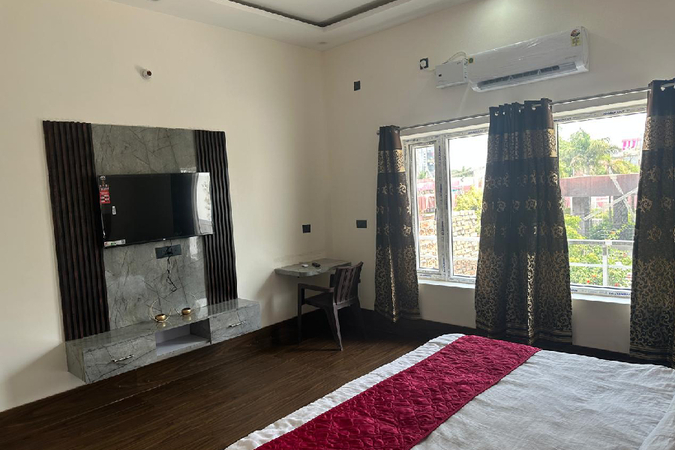 Geetatri Luxury Homestay,9/128 1 Lucknow Varanasi Road Shivpur,2 star