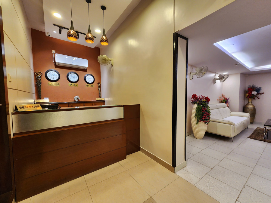 Hotel Housez 43,,3 star