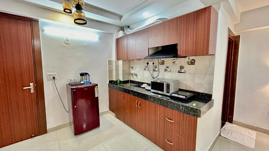 Aura Luxury Studio Near Artemis Hospital,Golf Course Road,3 star