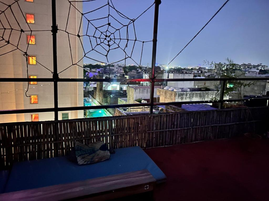 the pink chapter hostel jaipur