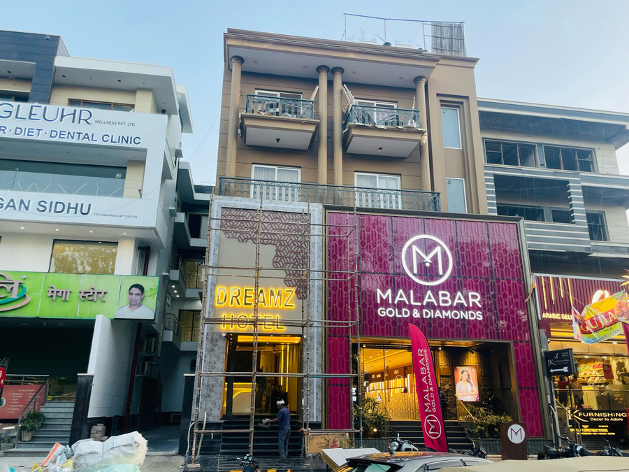 Dreamz Paschim Vihar,East Of Kailash,3 star