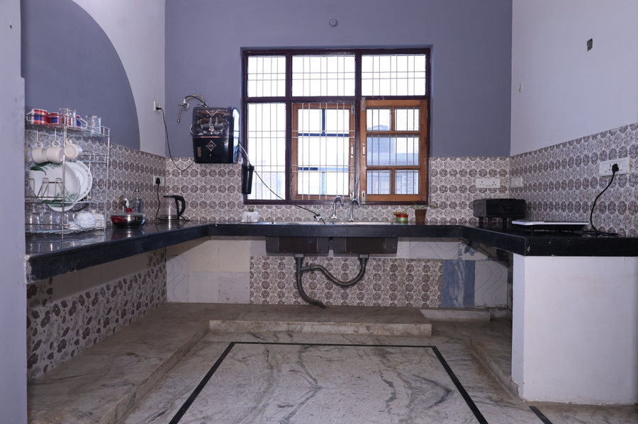 Oasis Homestay,Jankipuram,3 star