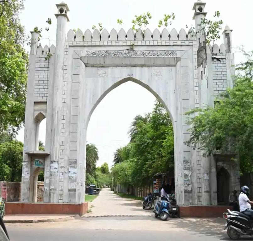 Taj Square A Luxurious Family Homestay,Belanganj>>Agra,3 star