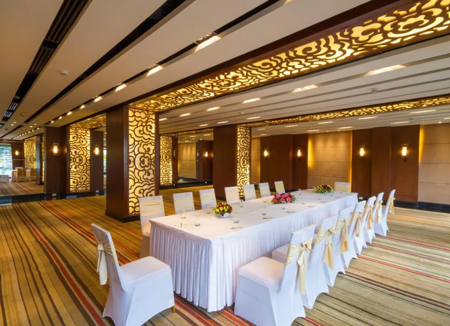 Dolphin Hotel,Daba Gardens,4 star