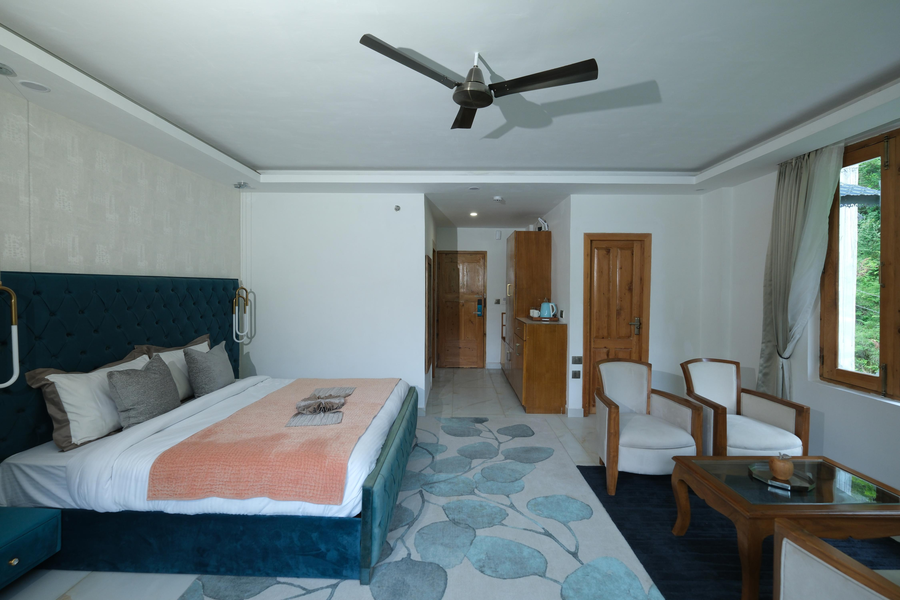 Ausnya Tirthan,,4 star