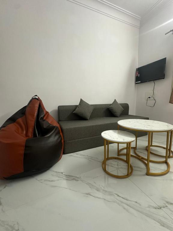 Dm Bliss,Dm Bliss, Opp Sri Ram Agencies, Behind Ganga Marbel, Joythinagar,3 star