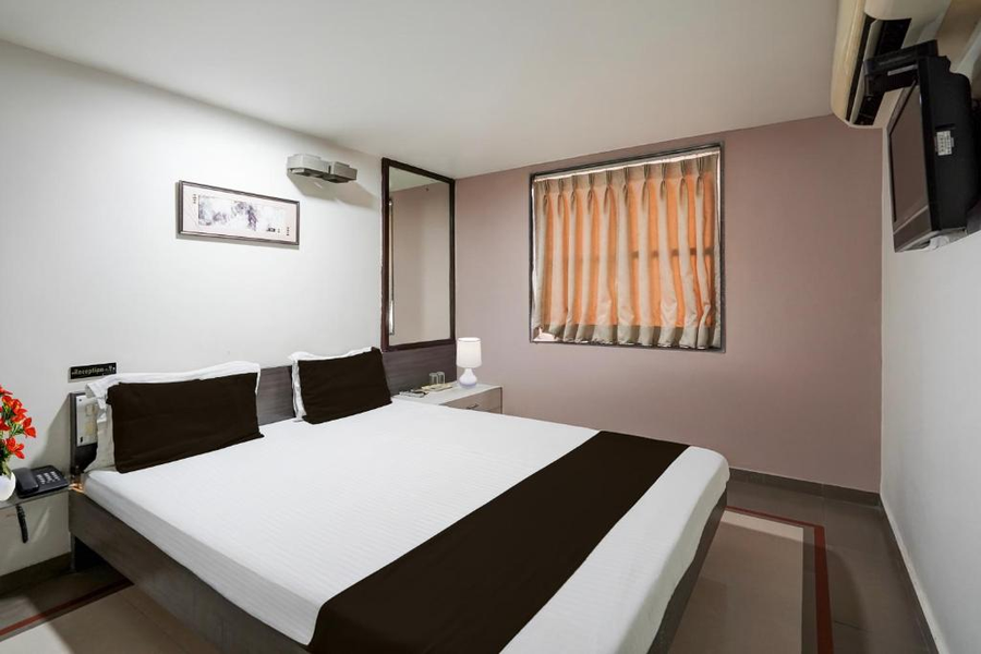 Super Collection O Sachivalaya Metro Station Gandhinagar Formerly Hotel Ghunghat Inn,Gandhinagar|India,3 star