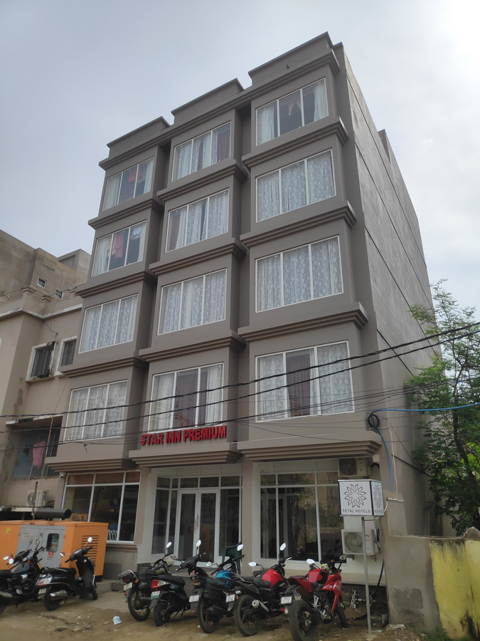 Petal Hotels,Baliapanda,3 star