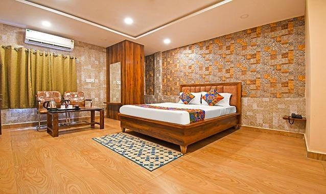 Fabhotel Royal Lagoon - Near Railway Station Gate Number 1,,3 star