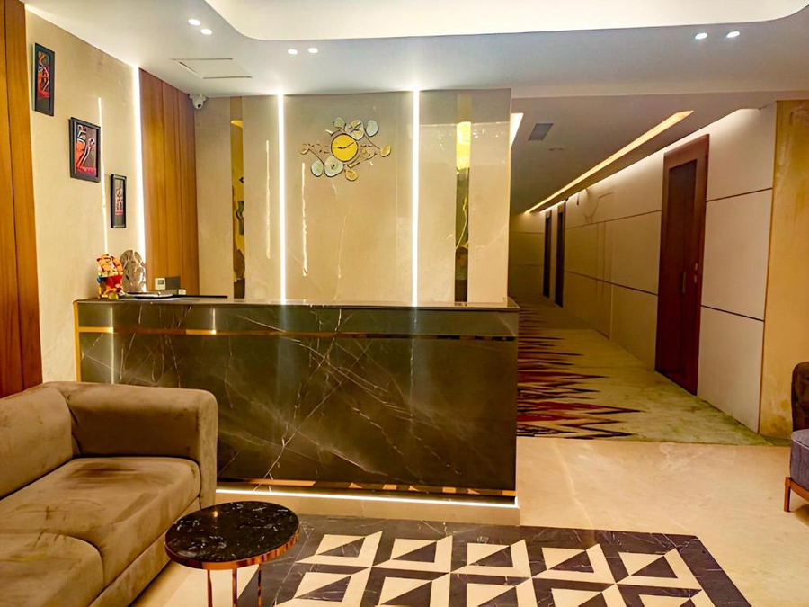 Hotel Maharaja Crest,,2 star
