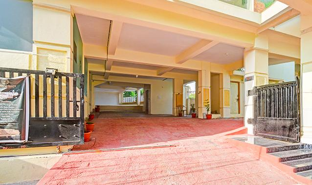 Fabhotel Legacy,Plot No Mig 124, Ruby Visita, Kphb Colony Road No 1, Hyderabad, Medchal Malkajgiri, Kukatpally, Hyderabad 500072,3 star
