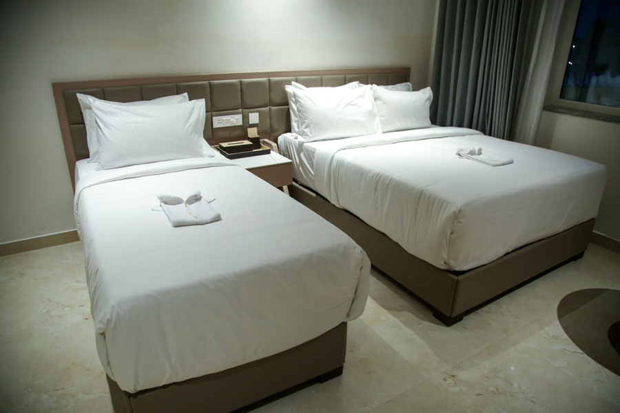 Leaf Hotel,Vengikkal,3 star
