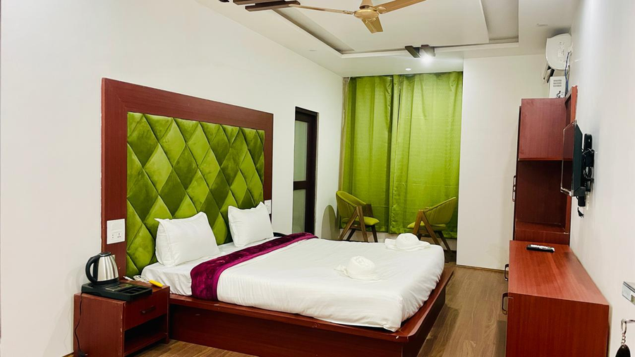 Palm Paradise,Raj Bagh,3 star
