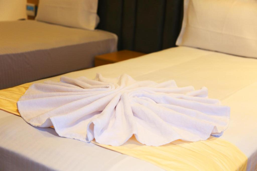 roots luxury suits and banquets