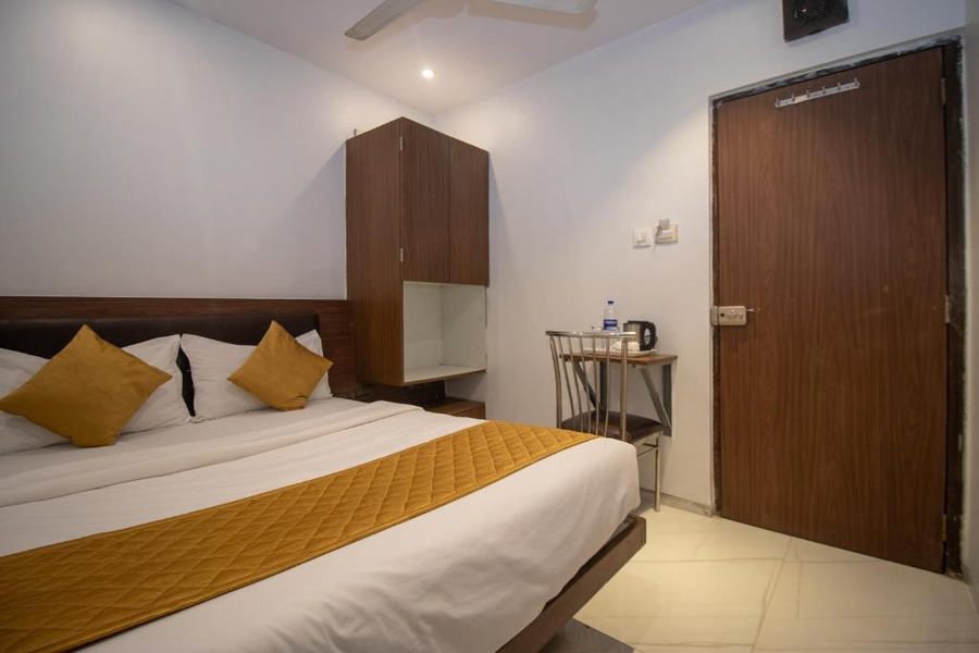 Hotel Rexton Inn,,3 star