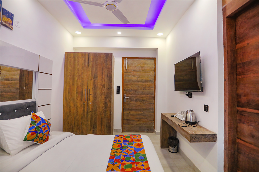 Fabexpress F9 Noida Sector 27,Noida City Center-Sector 27,3 star