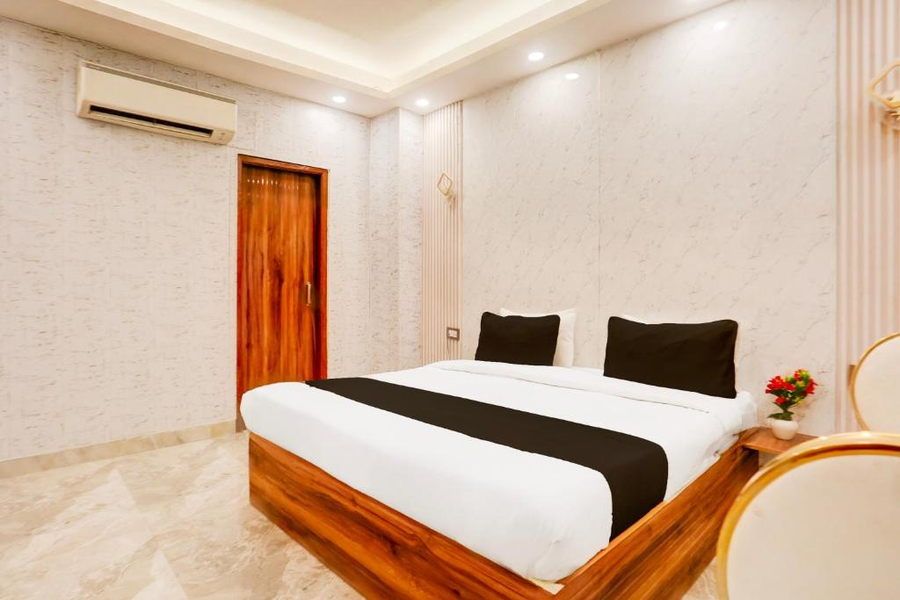 Super Townhouse Faridabad Railway Station Formerly Hotel Royals Paradaise,,3 star