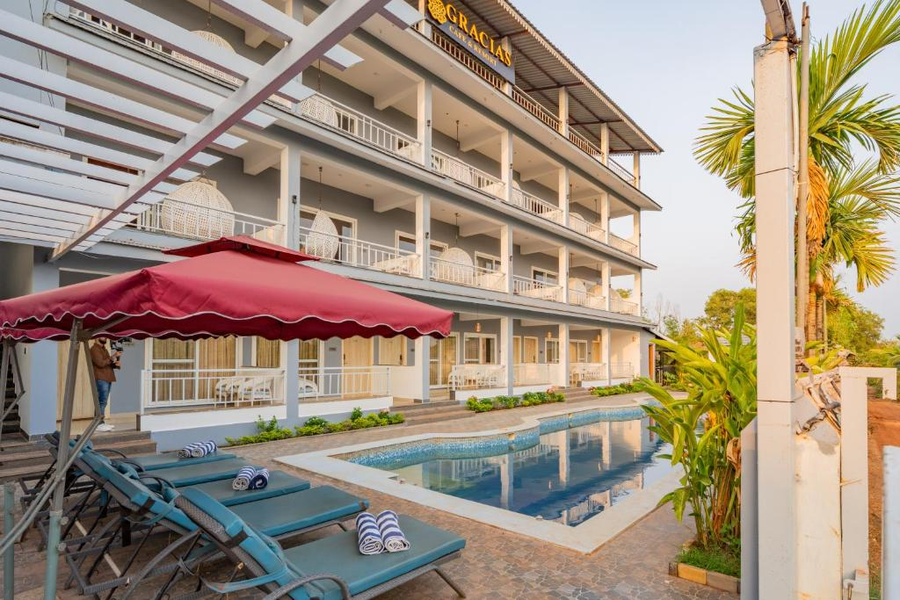 alaya stay gracias bleu retreat with sea views and restro close to ashvem beach