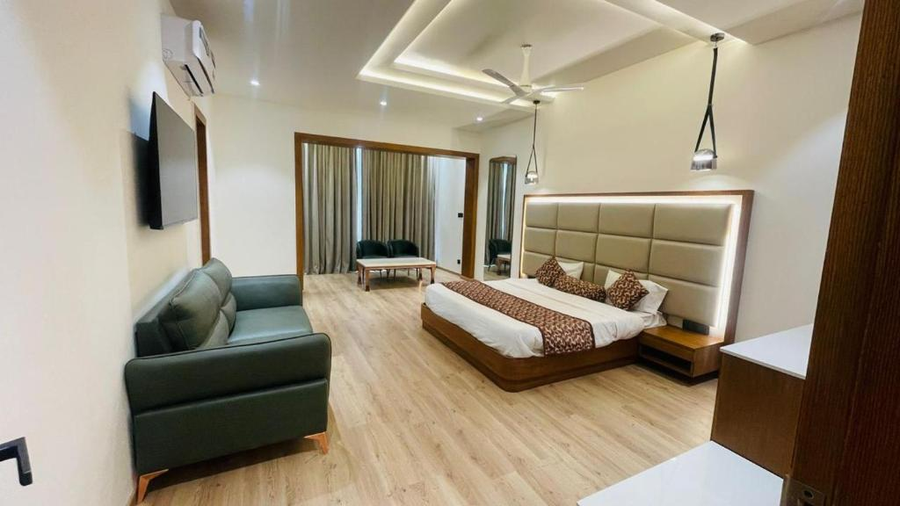 Lawrence Tungsten Resort,,4 star