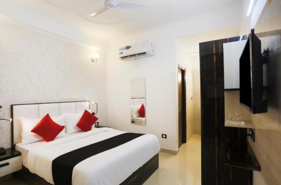 M K Hotels & Restaurant,,3 star