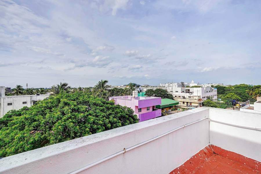 King's Court By Blessings Hospitality,Chromepet,2 star