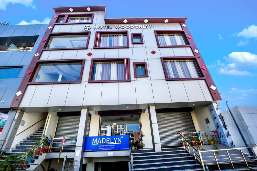 hotel woodcrest zirakpur