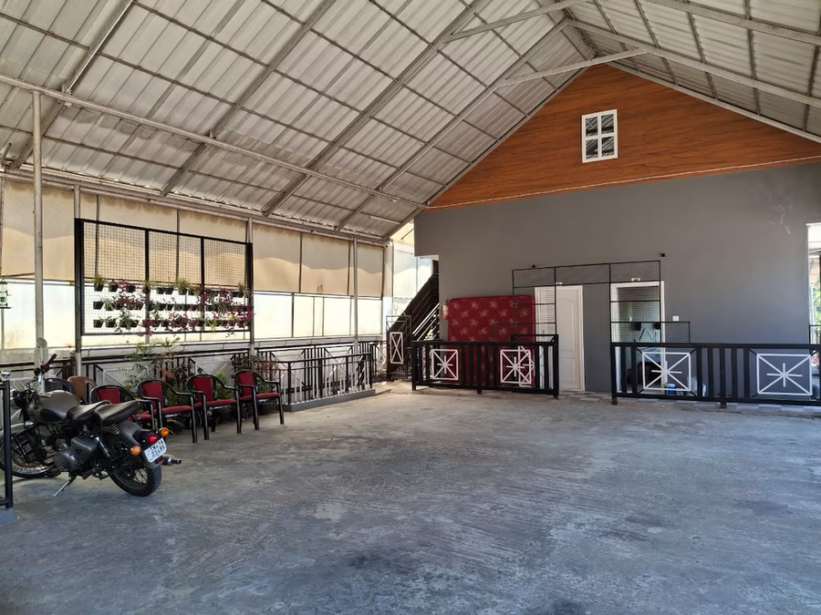 Misty Creek Homestay,Valparai,2 star