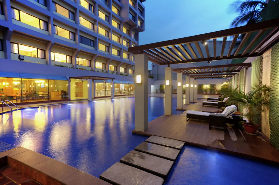 dolphin hotel