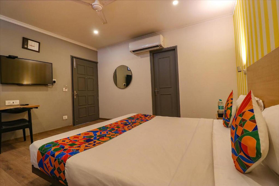via chattarpur enclave