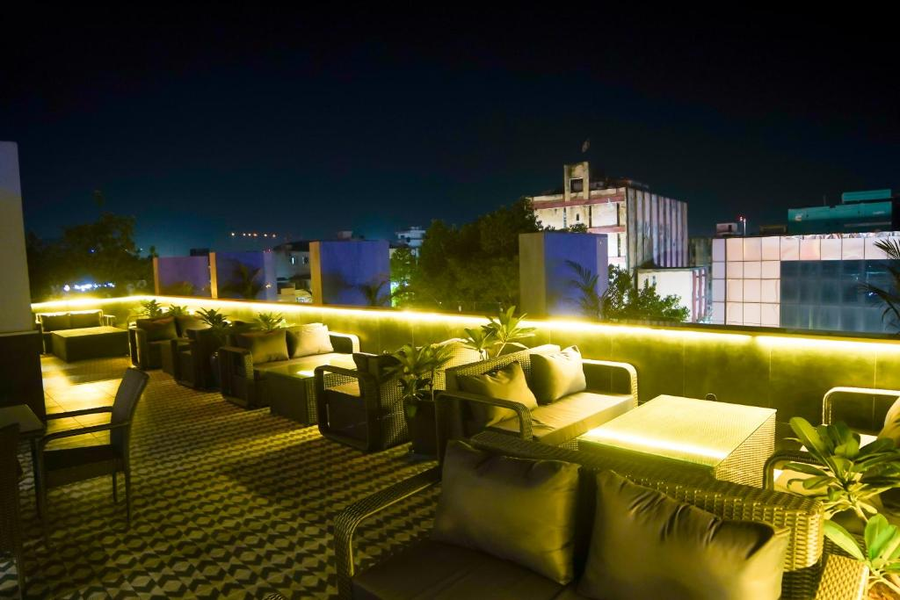 Hotel Shri Anand Vilas,,3 star