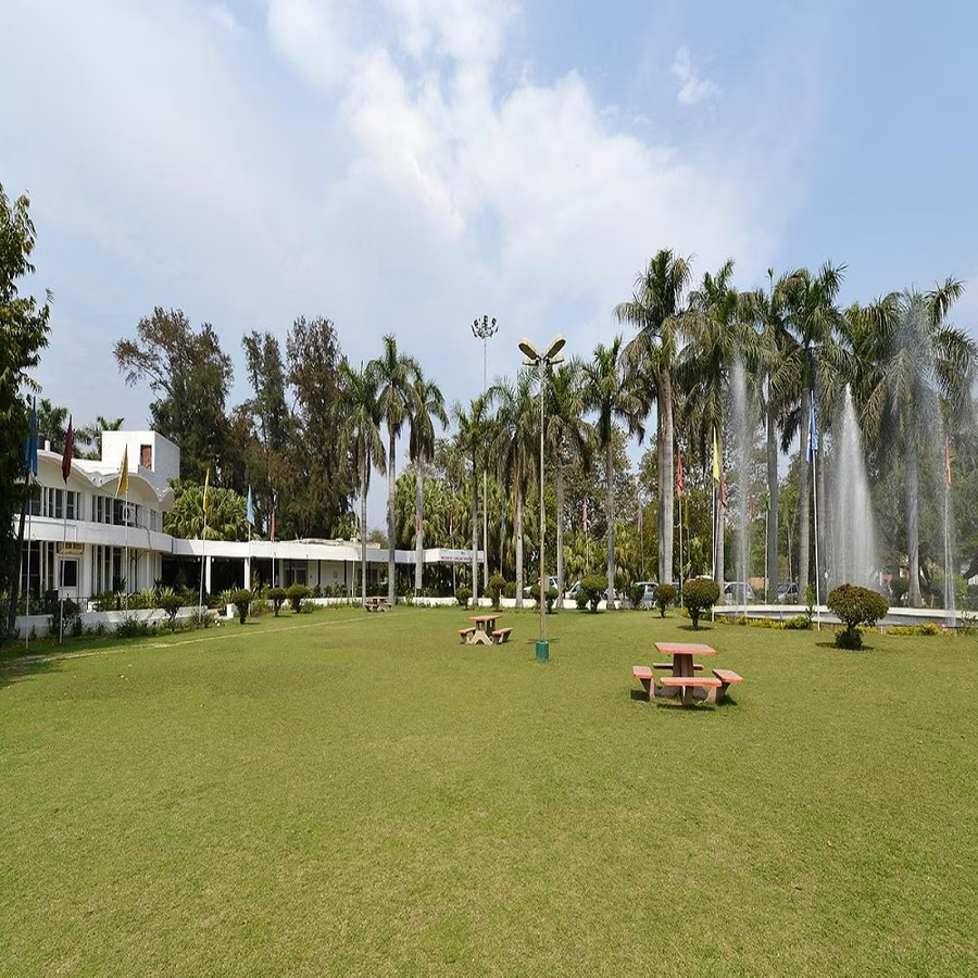 Tilyar Tourist Resort,Delhi Road,3 star