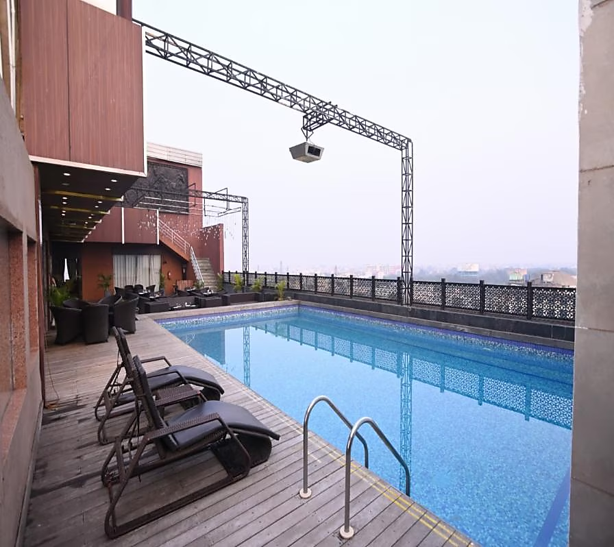 Hotel Vennington Court,Devendra Nagar,4 star