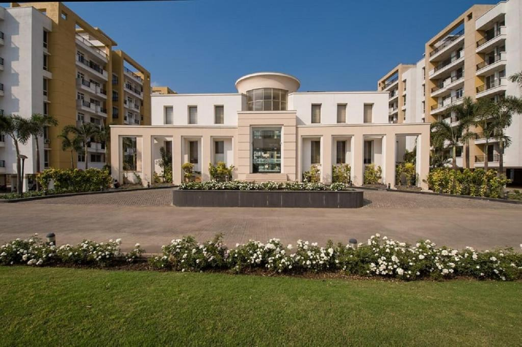 Staeg Meadow View 3Bhk-501,Vijay Nagar,3 star