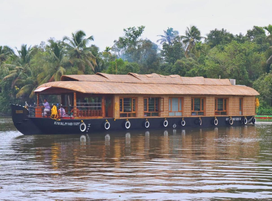 Jct Houseboat, Alleppey,,5 star
