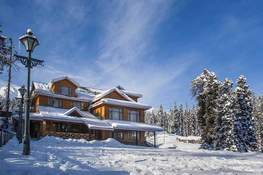 Heevan Retreat Gulmarg,Near Main Gulmarg Market,4 star