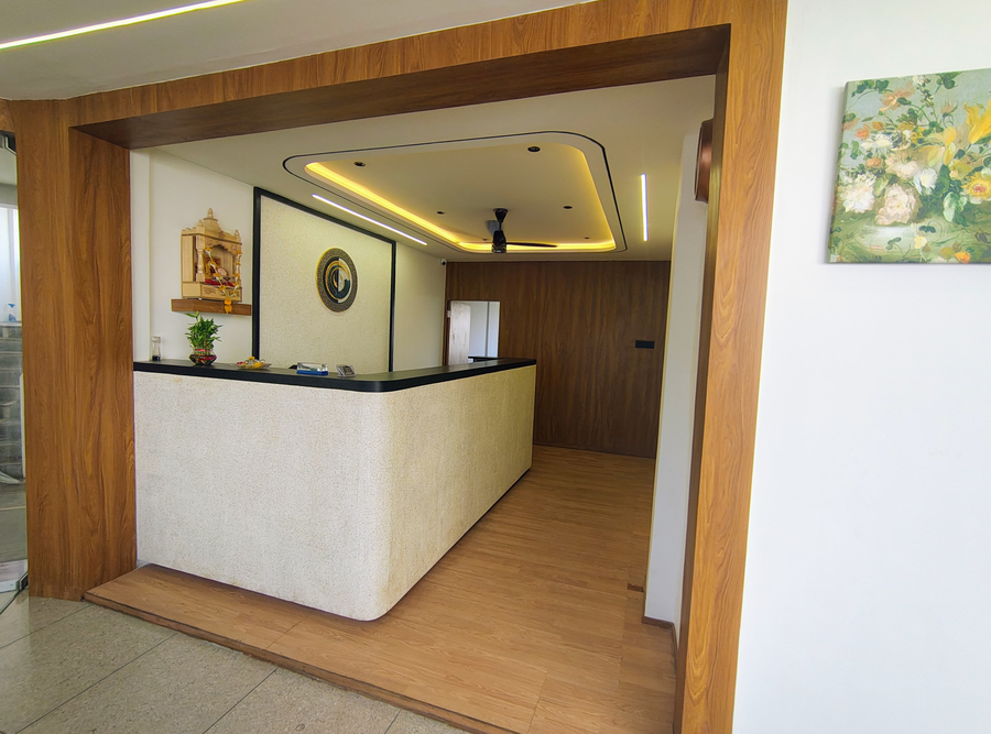 Hotel Royal Manor,,3 star