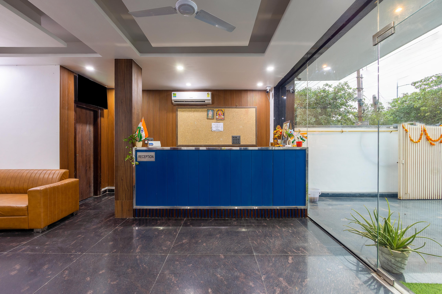 hotel aura grand sector 63 noida