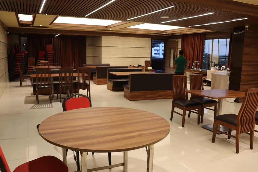 hotel shreeji vatika airport road