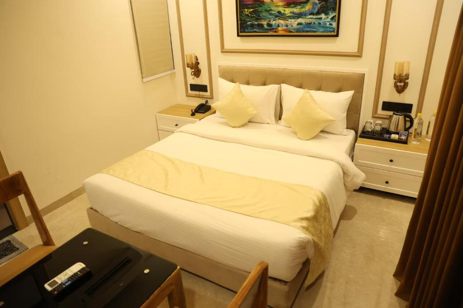 The Hotel Phoenix,,3 star