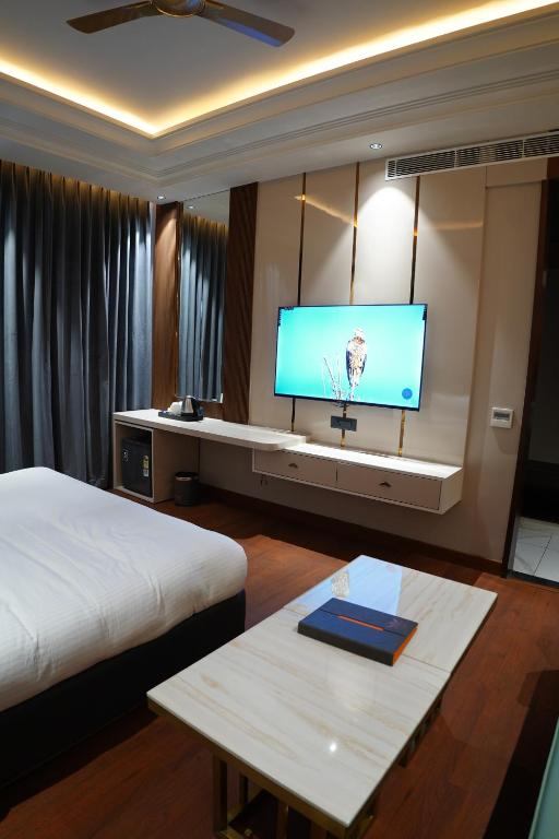 the royal velvet hotel and resort