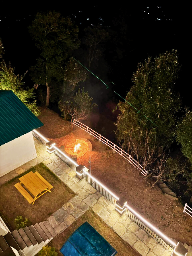 Oak N Ridge Resort,Mukteshwar Road,4 star