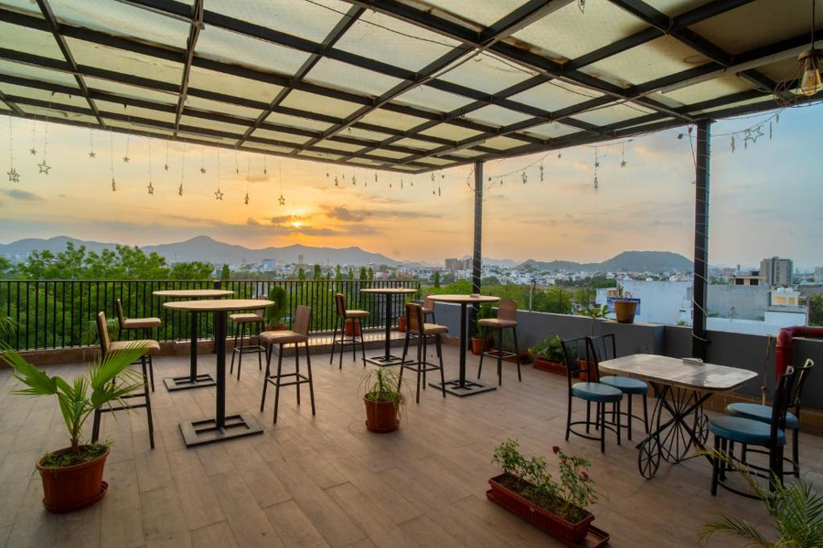 Majestic Hotel And Restro,,3 star